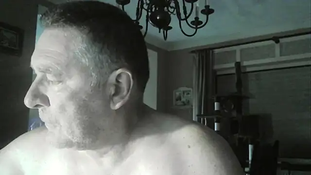 Snapshot of edje59a chatting on 9, 10, 2025 edje59a online show from 9, 10, 2025