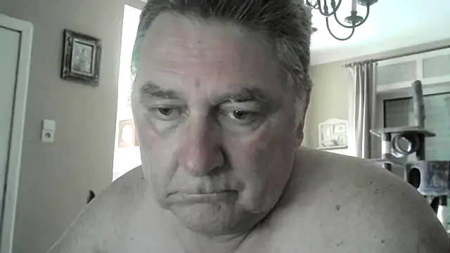 Snapshot of edje59a chatting on 28, 4, 2026 edje59a online show from 28, 4, 2026