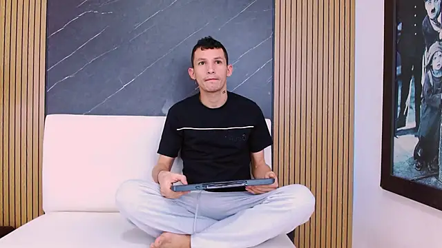 Isak Berekoa online show from 30, 6, 2026