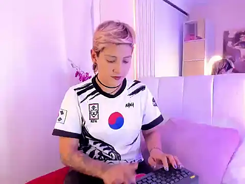 Snapshot of DannyRoudX chatting on 12, 6, 2026 DannyRoudX online show from 12, 6, 2026