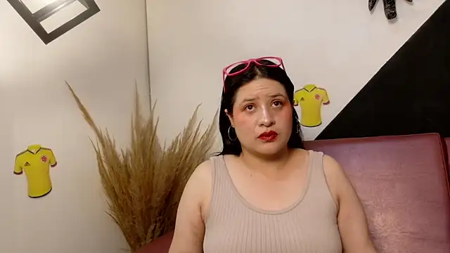 Laura  Castillo  online show from 1, 7, 2026