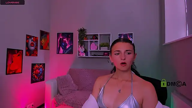 caroline honeyy online show from 28, 7, 2026