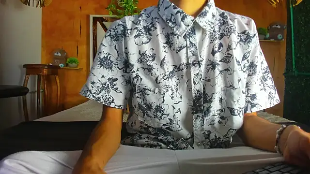 Snapshot of leonix_love chatting on 24, 6, 2026 leonix love online show from 24, 6, 2026