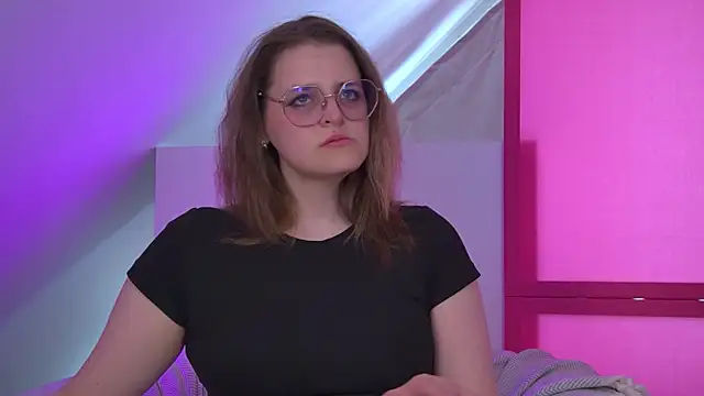 Snapshot of AlexaAvery chatting on 3, 6, 2026 AlexaAvery online show from 3, 6, 2026