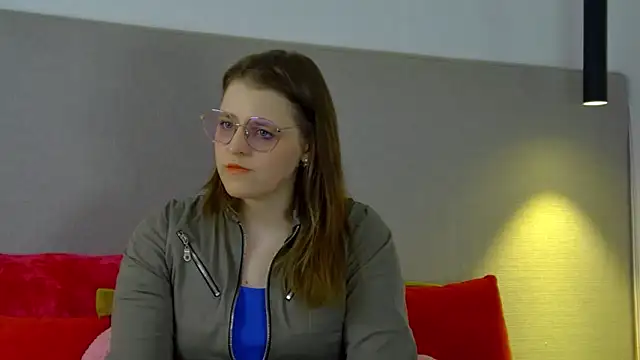 Snapshot of AlexaAvery chatting on 7, 6, 2026 AlexaAvery online show from 7, 6, 2026