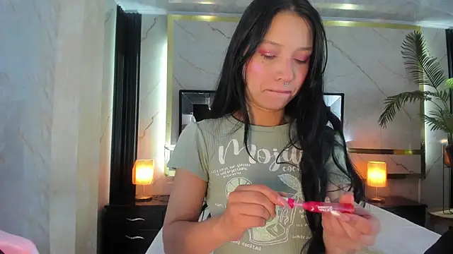 Snapshot of SophiieCalloway1 chatting on 27, 6, 2026 SophiieCalloway1 online show from 27, 6, 2026
