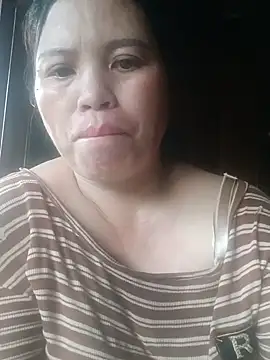 Snapshot of -Yeyi- chatting on 25, 5, 2026 -Yeyi- online show from 25, 5, 2026