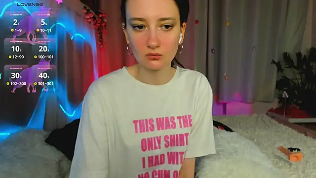SummerLilaa online show from 4, 6, 2026