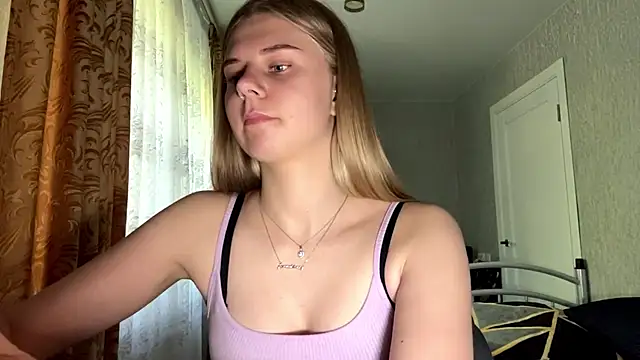 Snapshot of HoneysPiee chatting on 8, 6, 2026 HoneysPiee online show from 8, 6, 2026