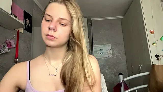 Snapshot of HoneysPiee chatting on 12, 6, 2026 HoneysPiee online show from 12, 6, 2026