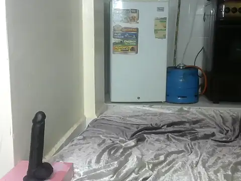 petite lexiiivv online show from 4, 6, 2026