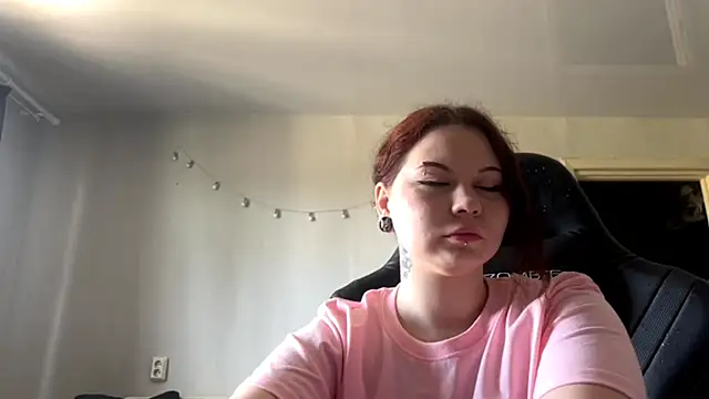 Redhair girl online show from 16, 5, 2026