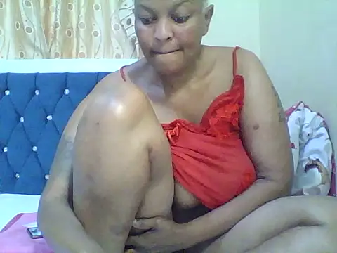Snapshot of candy_thick chatting on 19, 6, 2026 candy thick online show from 19, 6, 2026