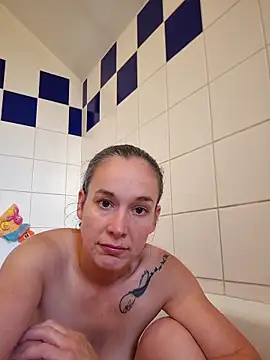 adelinegirly online show from 5, 6, 2026