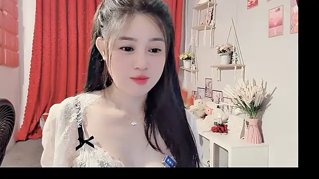 Bee-Cherry online show from 4, 6, 2026