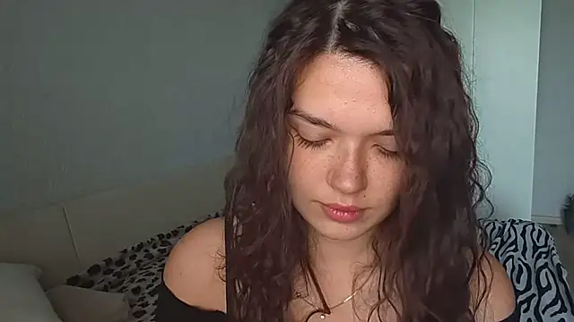 Snapshot of Vicki_queen chatting on 27, 6, 2026 Vicki queen online show from 27, 6, 2026