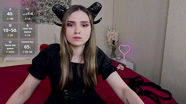 Snapshot of NocturneHuntress chatting on 24, 6, 2026 NocturneHuntress online show from 24, 6, 2026