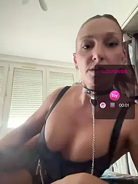 Snapshot of chiara-loveandlife chatting on 4, 6, 2026 chiara-loveandlife online show from 4, 6, 2026