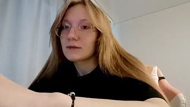 Snapshot of LauraTurber chatting on 26, 5, 2026 LauraTurber online show from 26, 5, 2026