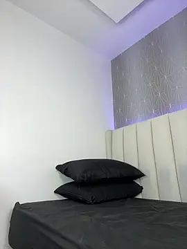Mia Cartter  online show from 17, 6, 2026