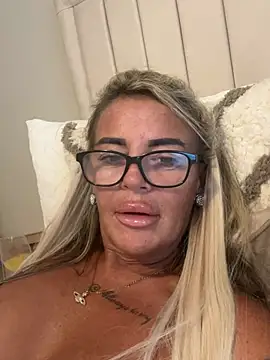 Snapshot of hotmilf66 chatting on 1, 6, 2026 hotmilf66 online show from 1, 6, 2026