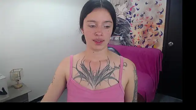 Lucia evans22 online show from 17, 6, 2026