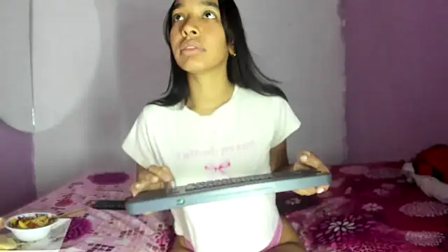 Snapshot of Teenssweet18 chatting on 1, 6, 2026 Teenssweet18 online show from 1, 6, 2026