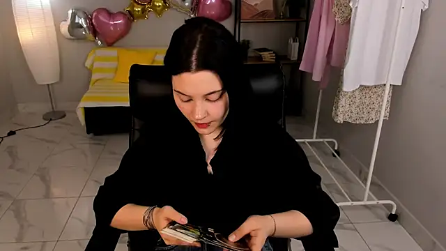Veronica McKinney online show from 21, 5, 2026