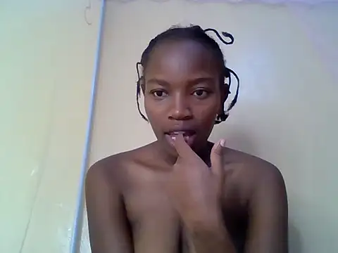 Snapshot of aliana082169 chatting on 15, 7, 2026 aliana082169 online show from 15, 7, 2026