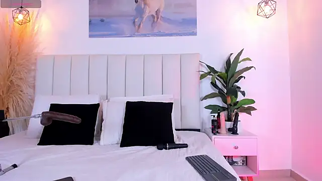  Emily Queen online show from 7, 7, 2026