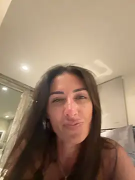 Snapshot of AdrienneLux chatting on 2, 6, 2026 AdrienneLux online show from 2, 6, 2026