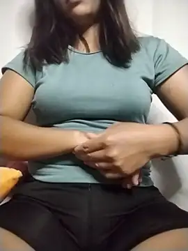 Snapshot of Blushmuse23 chatting on 18, 7, 2026 Blushmuse23 online show from 18, 7, 2026