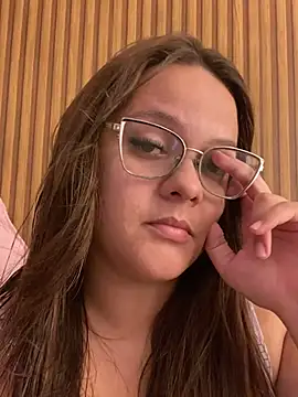 Laryssinha 69 online show from 13, 7, 2026