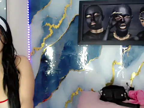 Yasmine Tapias online show from 8, 6, 2026