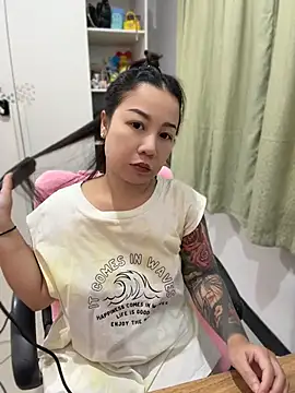 Snapshot of LINDA_HD chatting on 12, 7, 2026 LINDA HD online show from 12, 7, 2026