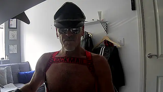 Snapshot of NottsLeather chatting on 26, 5, 2026 NottsLeather online show from 26, 5, 2026