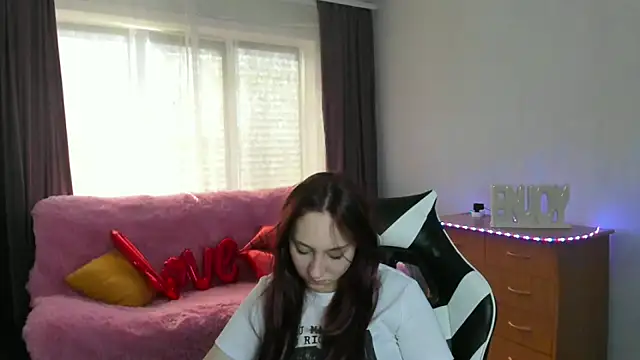 ModelGyrl online show from 4, 6, 2026