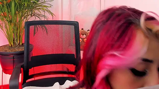 SarahRouge online show from 11, 7, 2026