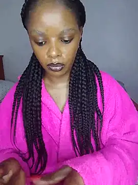 Snapshot of creamiequeen chatting on 12, 6, 2026 creamiequeen online show from 12, 6, 2026