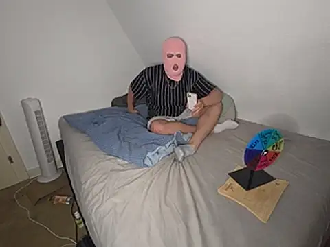 TheRealMaskedCouple online show from 4, 6, 2026