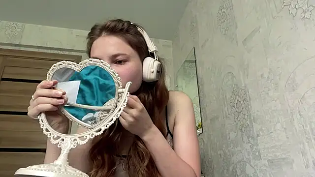 HeIen cute online show from 13, 6, 2026