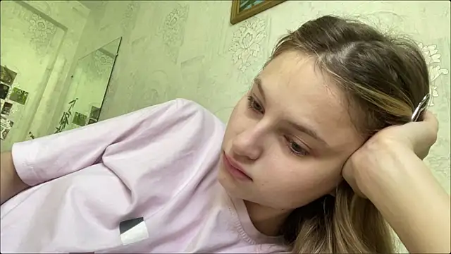 HeIen cute online show from 9, 7, 2026