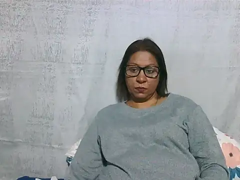 Snapshot of IndianSexyMilf69 chatting on 4, 6, 2026 IndianSexyMilf69 online show from 4, 6, 2026
