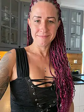 GermanMilfJasmin online show from 3, 7, 2026