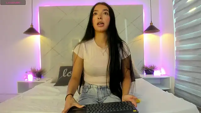 SARAH COLLENS  online show from 14, 7, 2026