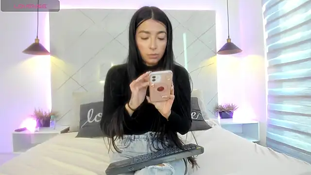 SARAH COLLENS  online show from 15, 7, 2026