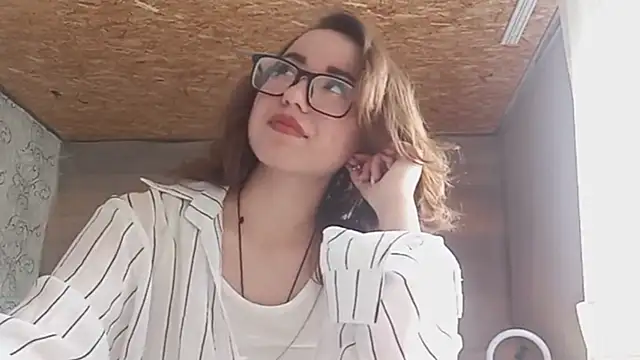 Snapshot of OliviaMoment chatting on 15, 6, 2026 OliviaMoment online show from 15, 6, 2026