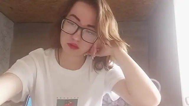 Snapshot of OliviaMoment chatting on 26, 6, 2026 OliviaMoment online show from 26, 6, 2026