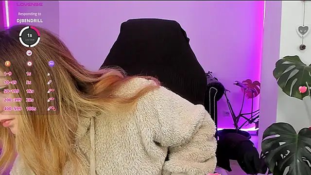 LindaWhite  online show from 4, 3, 2025