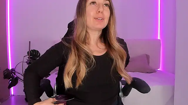 LindaWhite  online show from 20, 11, 2025